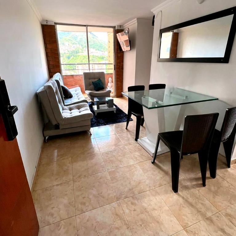 Your Mountain View Retreat in Medellín - Three-Bedroom Apartment - 1