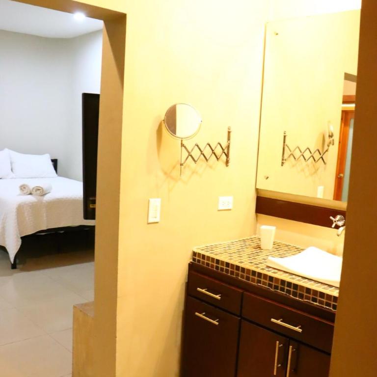 House for 10 people with Bungalow in the center - Three-Bedroom Apartment - 43