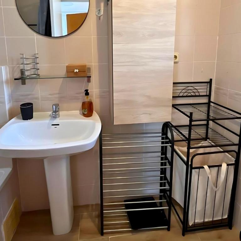 Stylish flat swimming pool parking near the beach - Apartment - 29