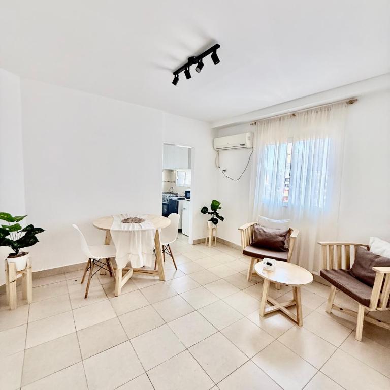 662 Boutique Apartment Pool - One-Bedroom Apartment - 13