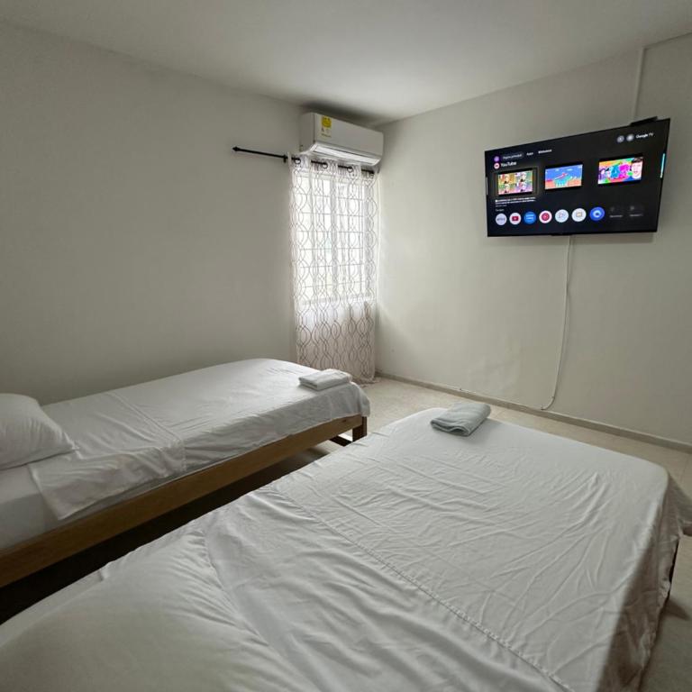 Apartamento con cinco habitaciones y parqueadero - Apartamento - 6