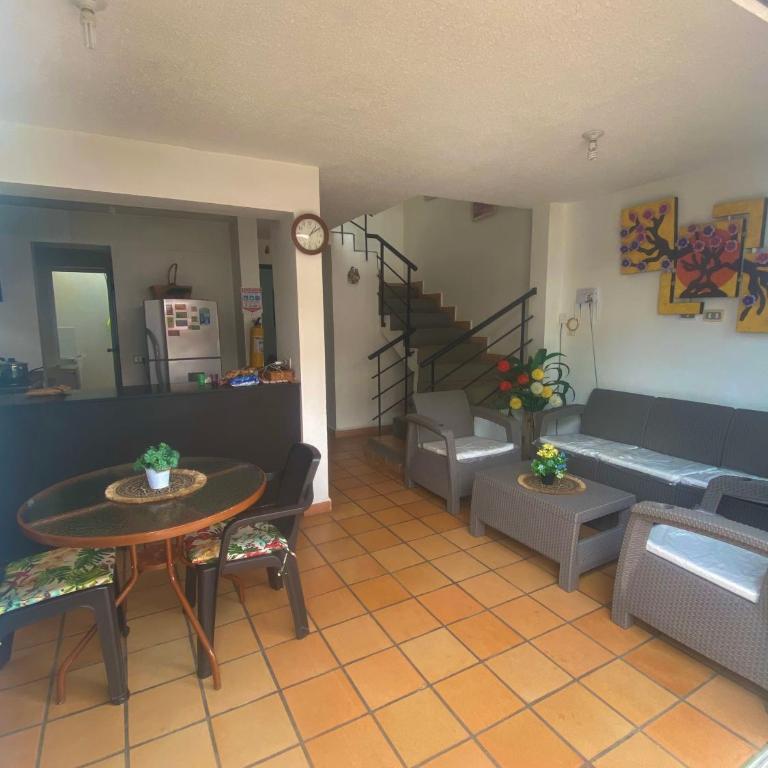 CASA VACACIONAL CON PISCINAS EN SAN JERONIMO - CIUDADELA PREMIUm - Five-Bedroom House - 4