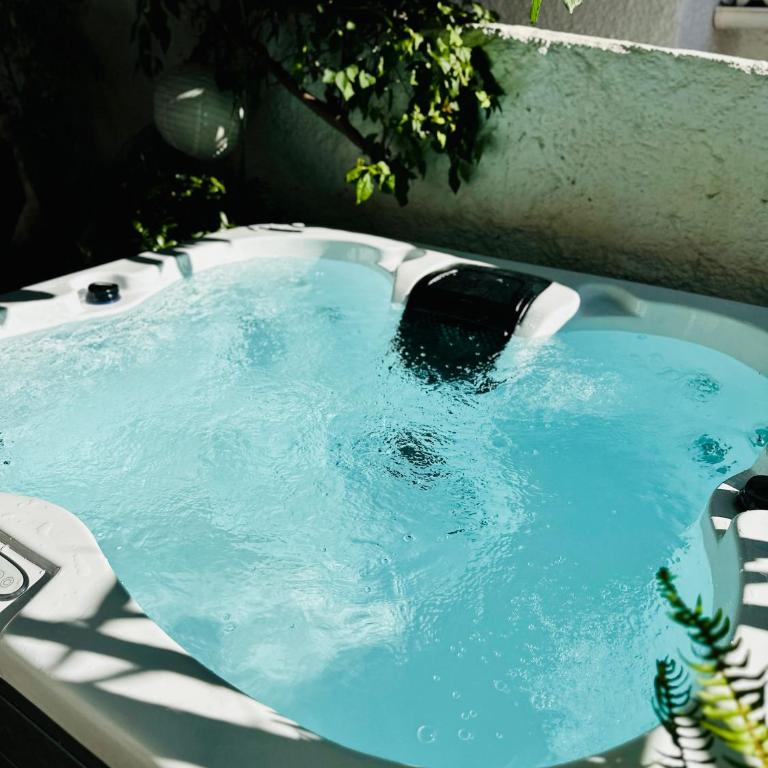 New Boho Home with Balcony, Private Garden and Communal Pool - Casa de 2 dormitorios - 3