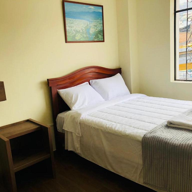 Urban Colonial - Double Room with Shared Bathroom - 1