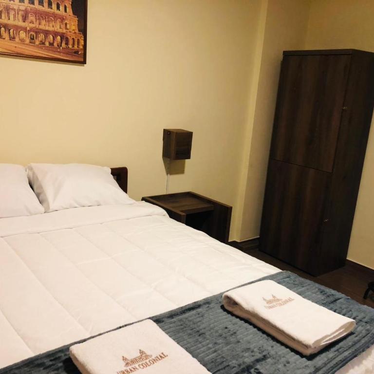 Urban Colonial - Double Room with Shared Bathroom - 8