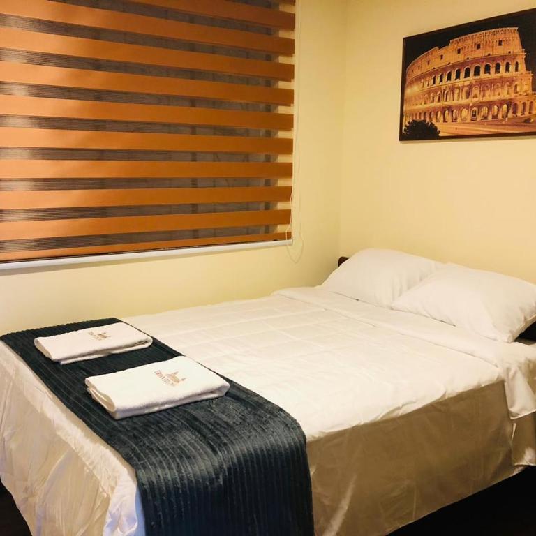 Urban Colonial - Double Room with Shared Bathroom - 7