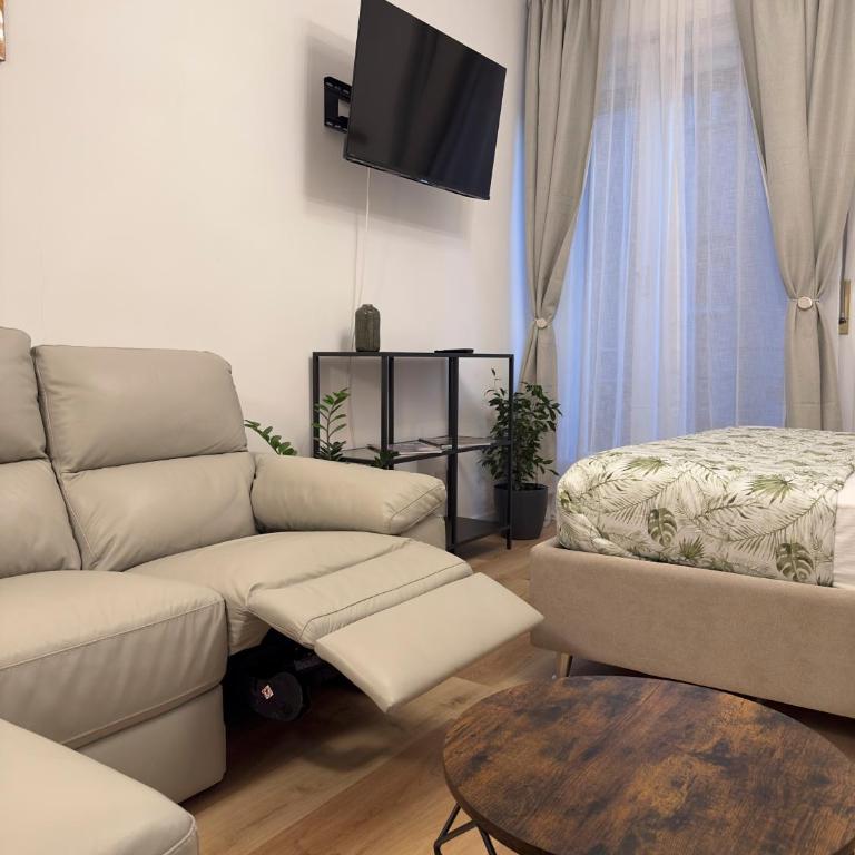 Central Piazza Ponterosso - The Green Nest - Appartamento con Balcone - 27