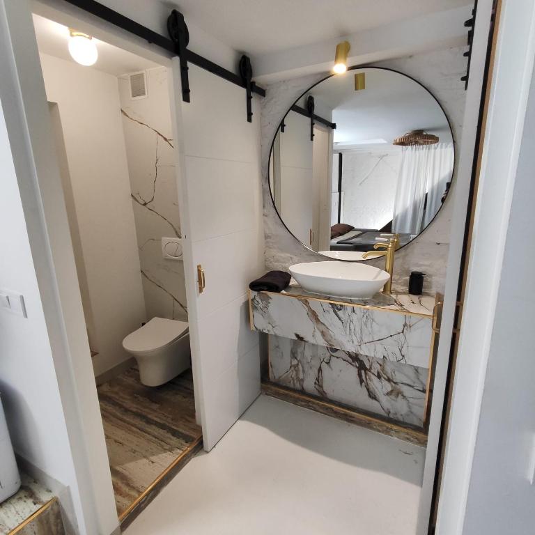 HR12 Amazing plaza mayor - Four-Bedroom Apartment - 6