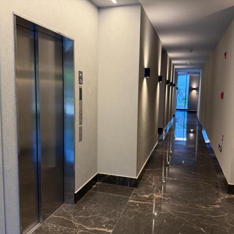 Modern Apt with Terrace and Gym Steps to Metro & Parque Bustamante - Apartment with Terrace - 5