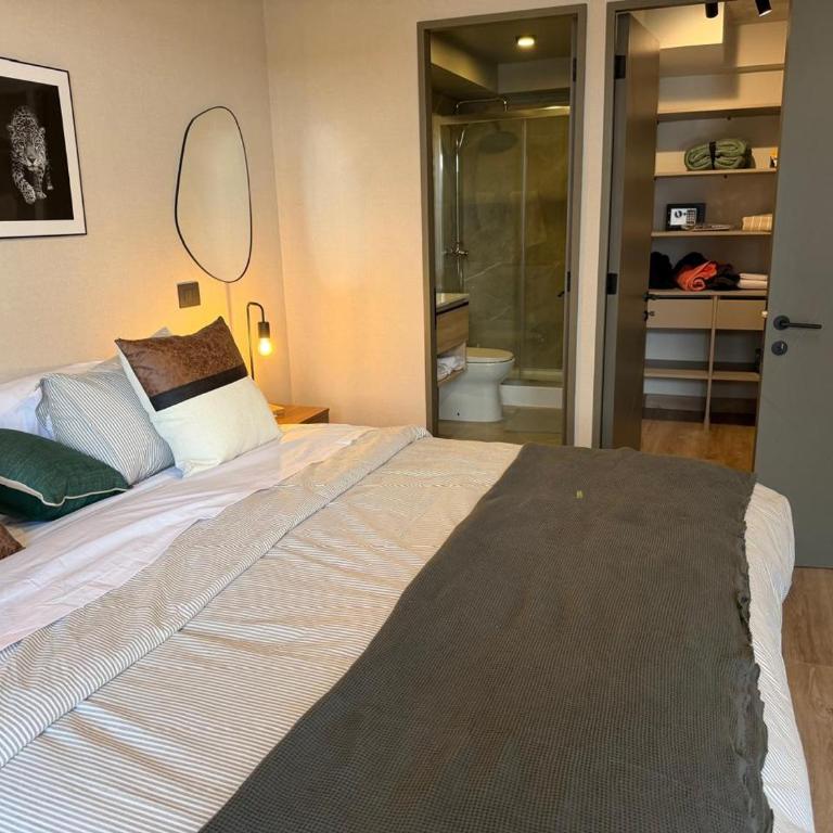 Modern Apt with Terrace and Gym Steps to Metro & Parque Bustamante - Apartment with Terrace - 16