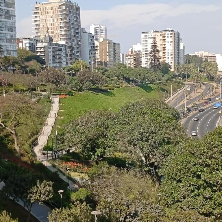 Large Oceanview Balcony Apartment in Miraflores - Three-Bedroom Apartment - 2