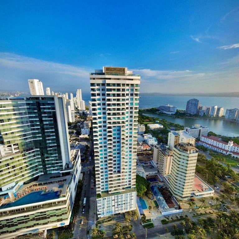 Apartamento Beachfront 16 - Three-Bedroom Apartment - 4