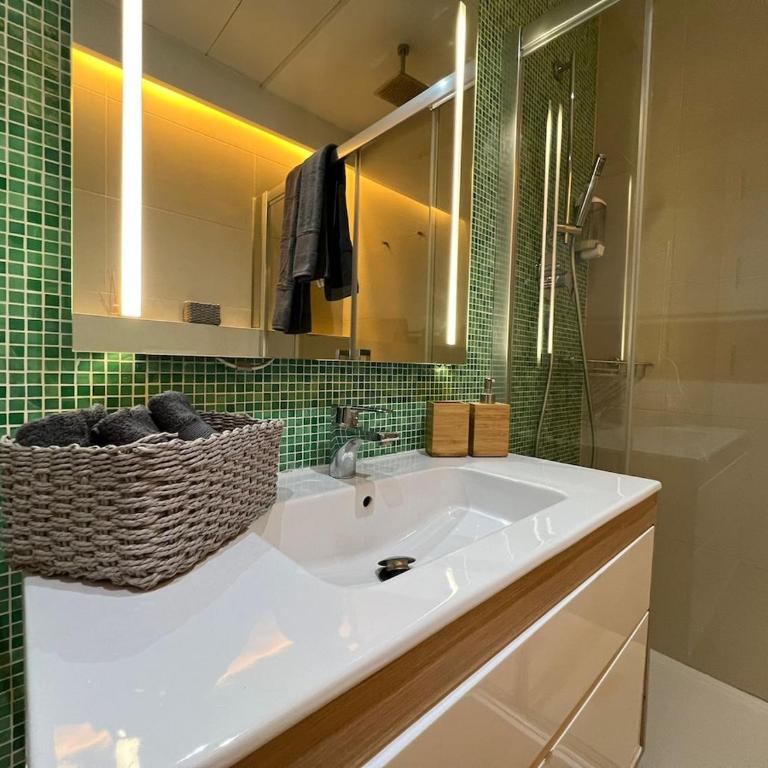 Modern & Cozy flat in Center Granada - One-Bedroom Apartment - 22