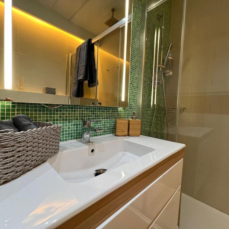 Modern & Cozy flat in Center Granada - One-Bedroom Apartment - 44