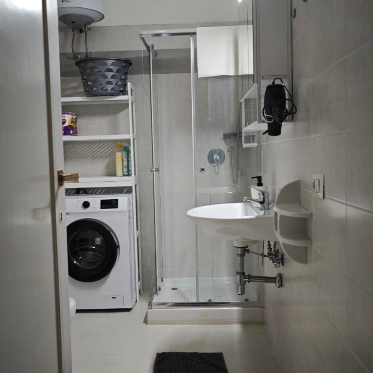 Large Apartment in Garbatella Near the Center of Rome - Two-Bedroom Apartment with City View - 17