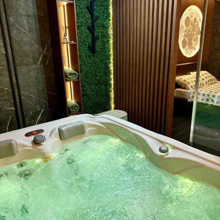 Moon Apartment Belgrade - private Jacuzzi - Deluxe Apartment - 1