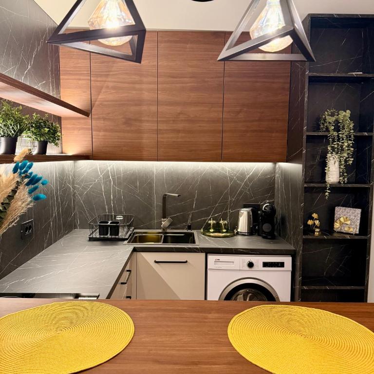 Moon Apartment Belgrade - private Jacuzzi - Deluxe Apartment - 14