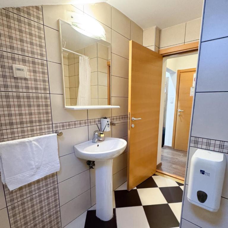 VENAC Belgrade Rooms - One-Bedroom Apartment - 12