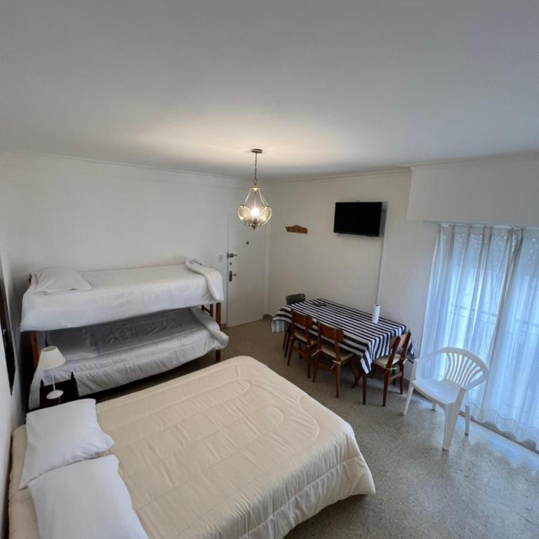 Depto 1 ambiente frente al mar y céntrico - Apartamento de 1 dormitorio - 2