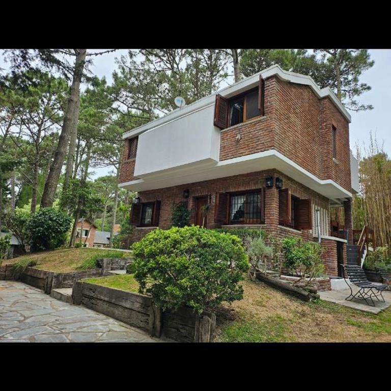 Casa Alta Con Piscina en el Bosque de Carilo - Casa de 3 dormitorios - 2