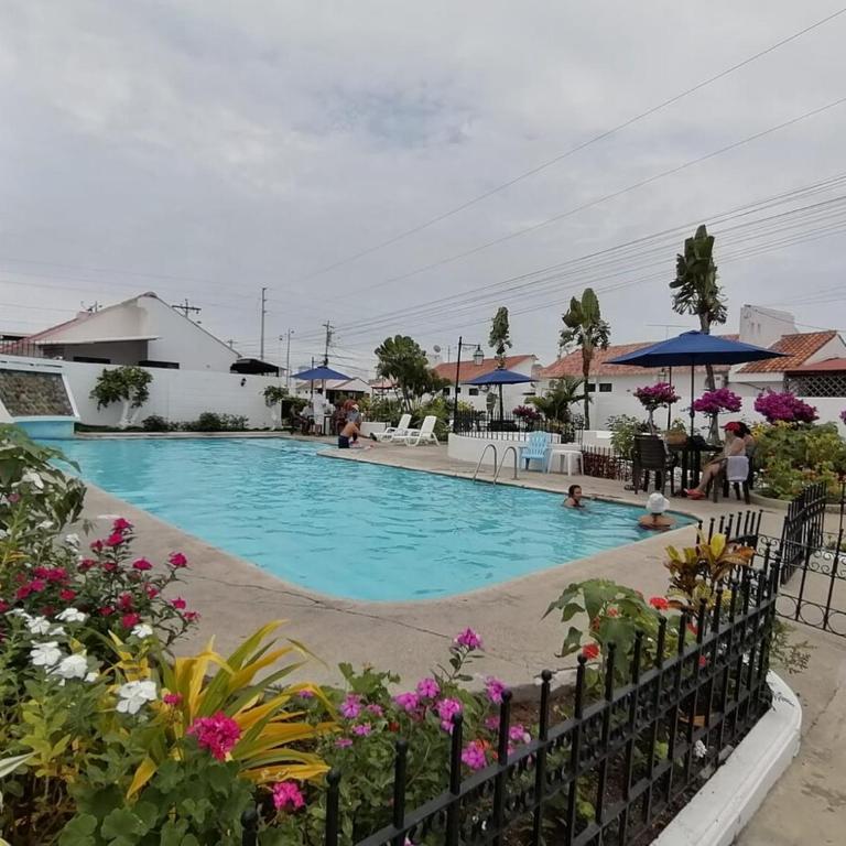 Villa cerca al malecón de Salinas para 10 personas - Villa - 11