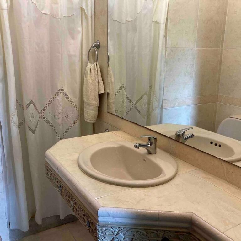 Super comfortable house 50 meters from the beach - Casa de 4 dormitorios - 13