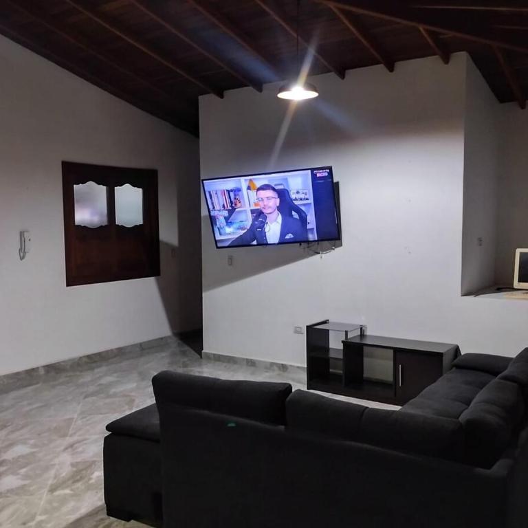 Apartamento amplio con balcón en Jardín, Antioquia - Three-Bedroom Apartment with Balcony - 13