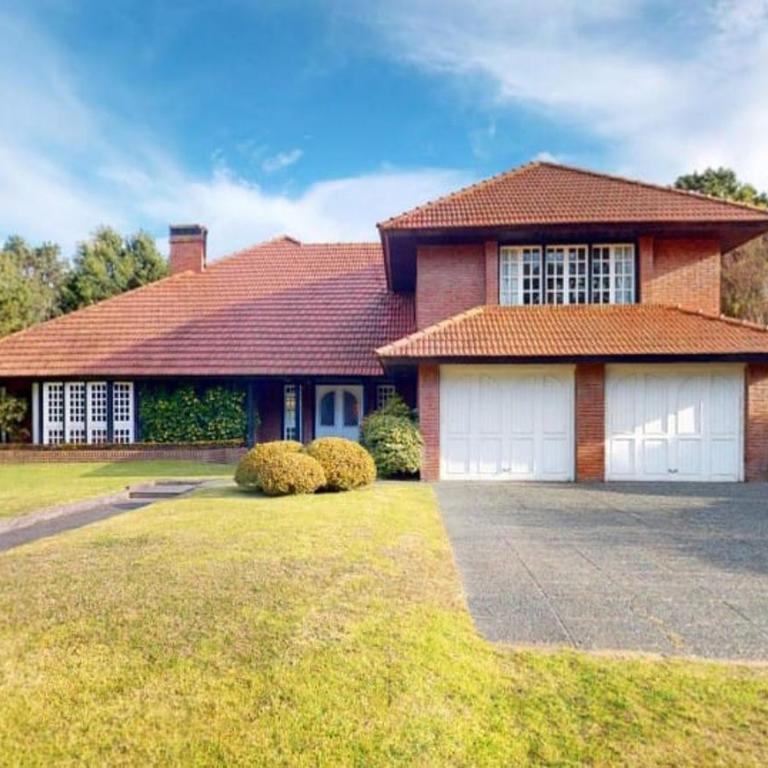 Casa ZONA GOLF PINAMAR 300 mts del mar - Four-Bedroom House - 1