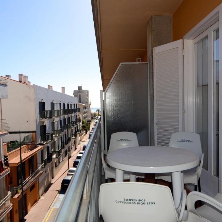 Els Pins apartment in Estartit - One-Bedroom Apartment - 1