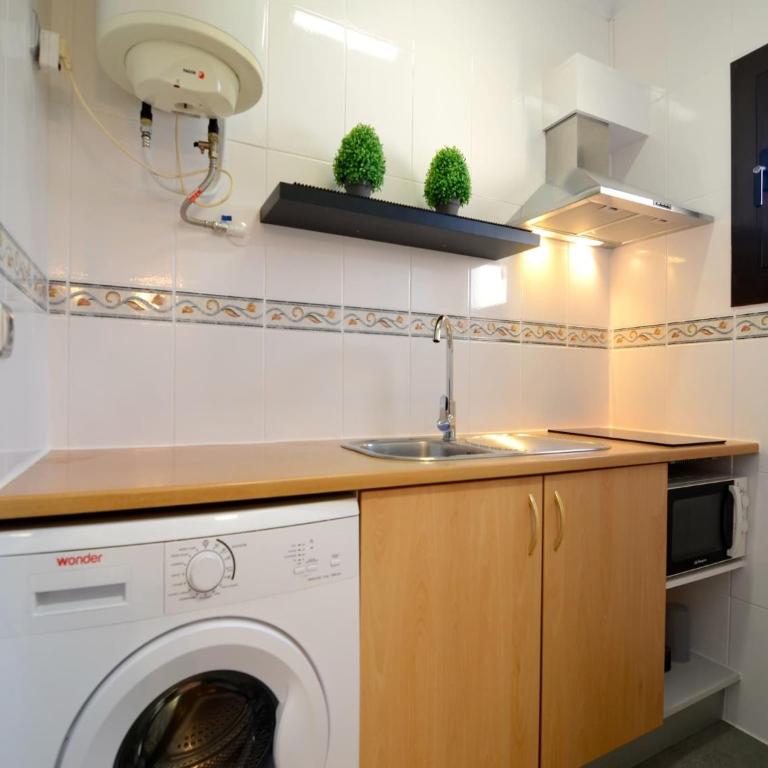Els Pins apartment in Estartit - One-Bedroom Apartment - 4