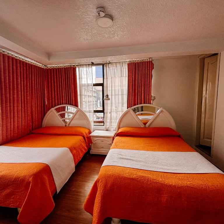 Hotel Señorial - Classic Quadruple Room - 2
