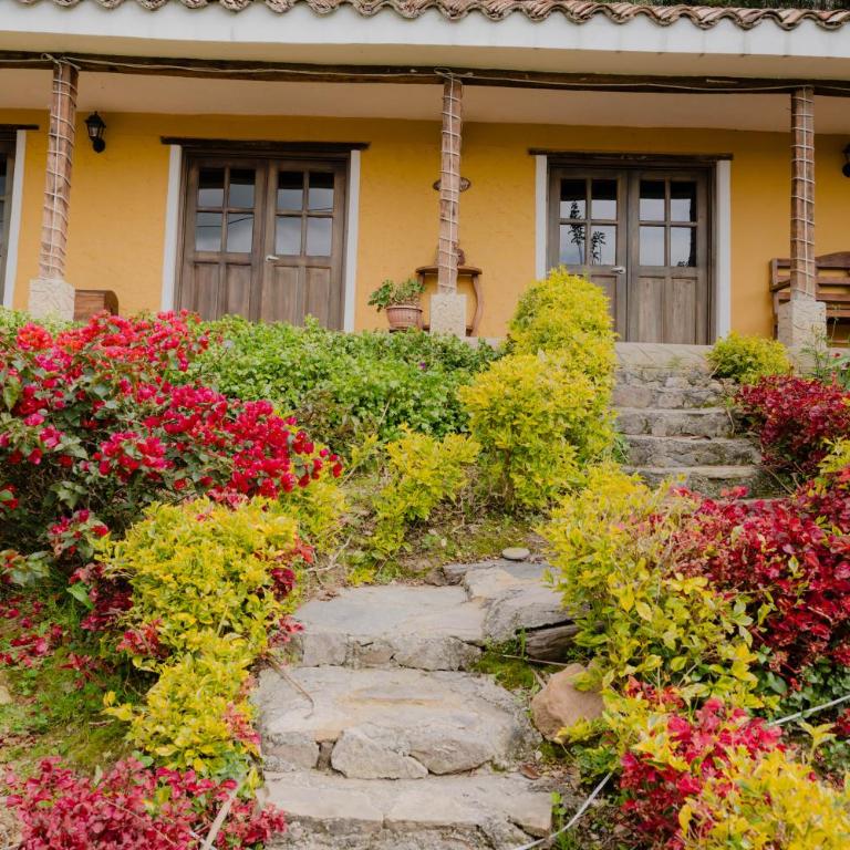 La Rosaleda - Hermosa finca, vista al lago, bosque privado y BBQ - Casa - 15