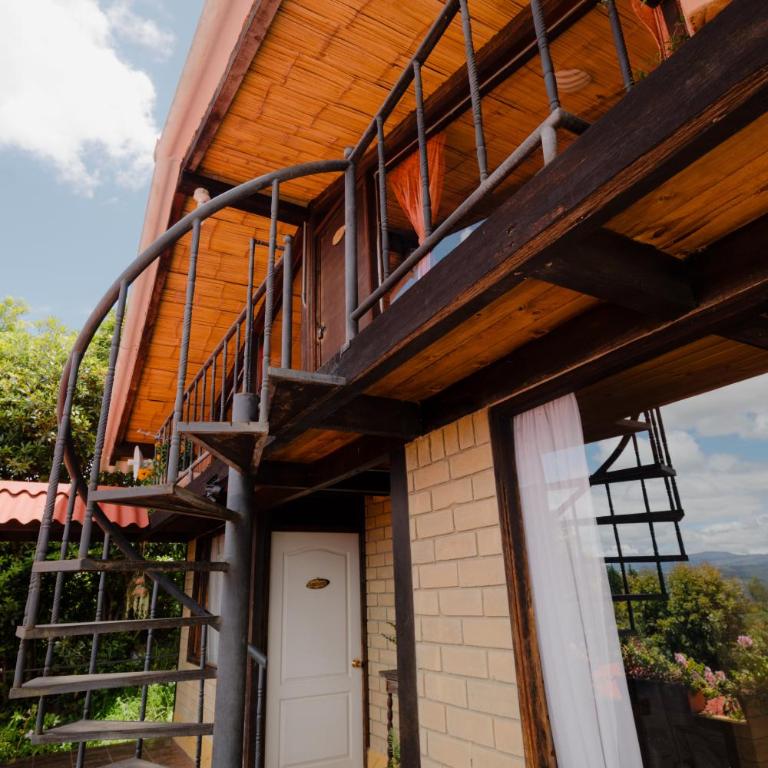 La Rosaleda - Hermosa finca, vista al lago, bosque privado y BBQ - Casa - 28