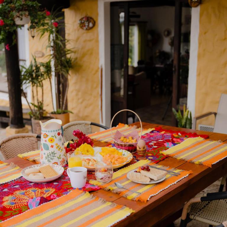 La Rosaleda - Hermosa finca, vista al lago, bosque privado y BBQ - Casa - 12