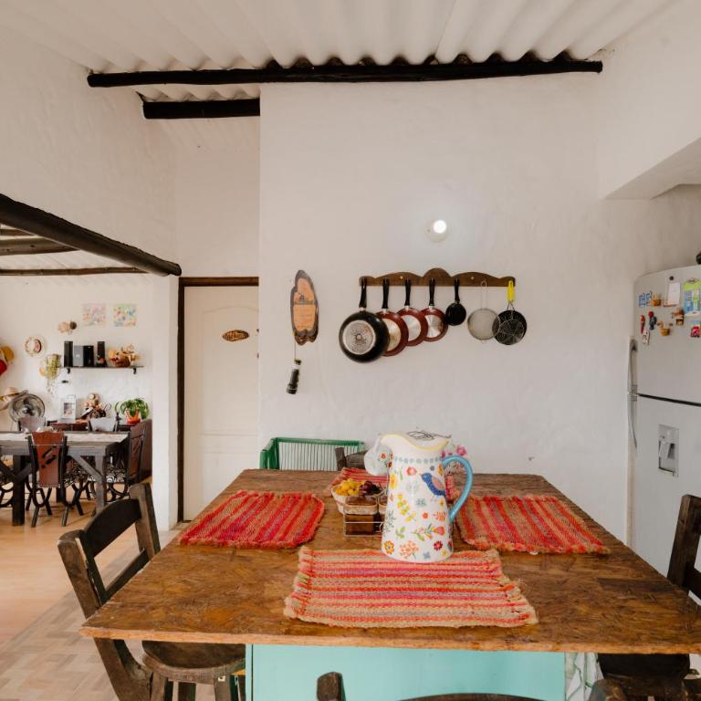 La Rosaleda - Hermosa finca, vista al lago, bosque privado y BBQ - Casa - 8