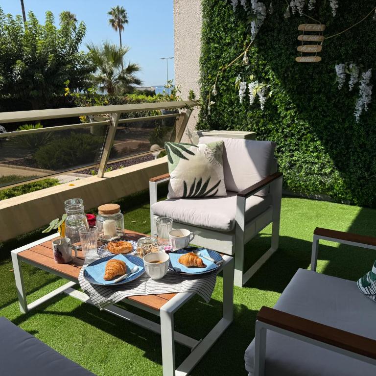 Beach Studio in Golfe-Juan near Cannes and Antibes - Appartement - Vue sur Mer - 4