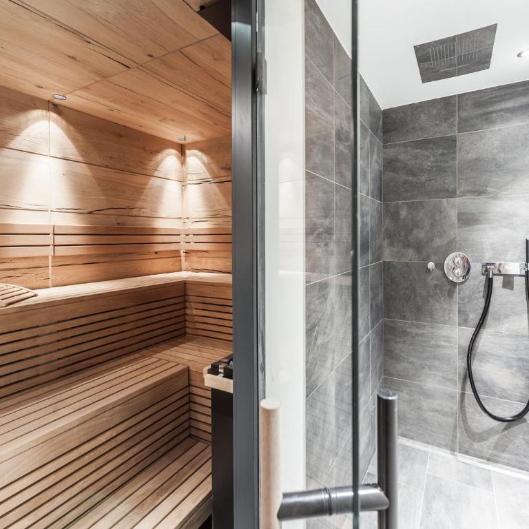 Chalet Montafon in Gaschurn with Sauna - Superior Chalet - 4