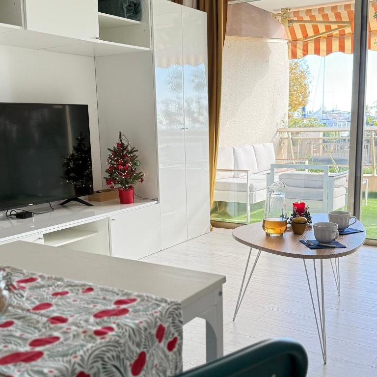 Beach Studio in Golfe-Juan near Cannes and Antibes - Appartement - Vue sur Mer - 21