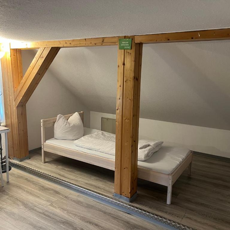 Basic Monteurzimmer Work & Stay - Camera Tripla Basic con Bagno in Comune - 2