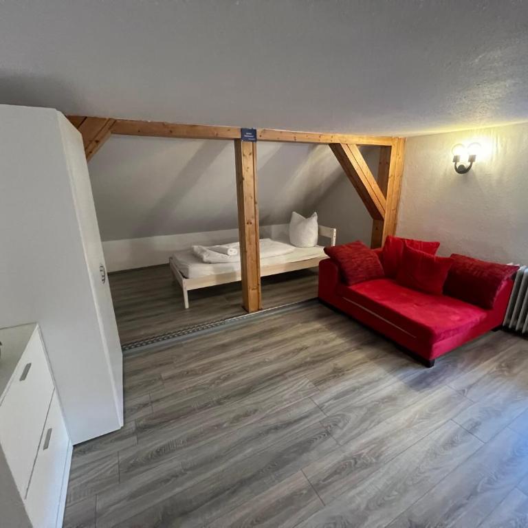 Basic Monteurzimmer Work & Stay - Camera Tripla Basic con Bagno in Comune - 1