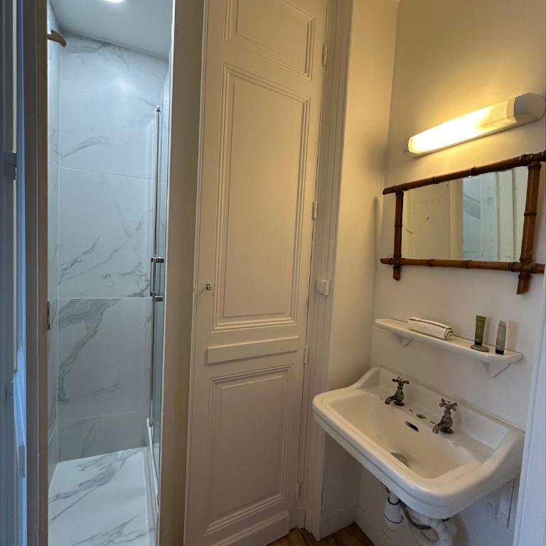 Le Cœur d'une Villa Malouine - Four-Bedroom Apartment - 16