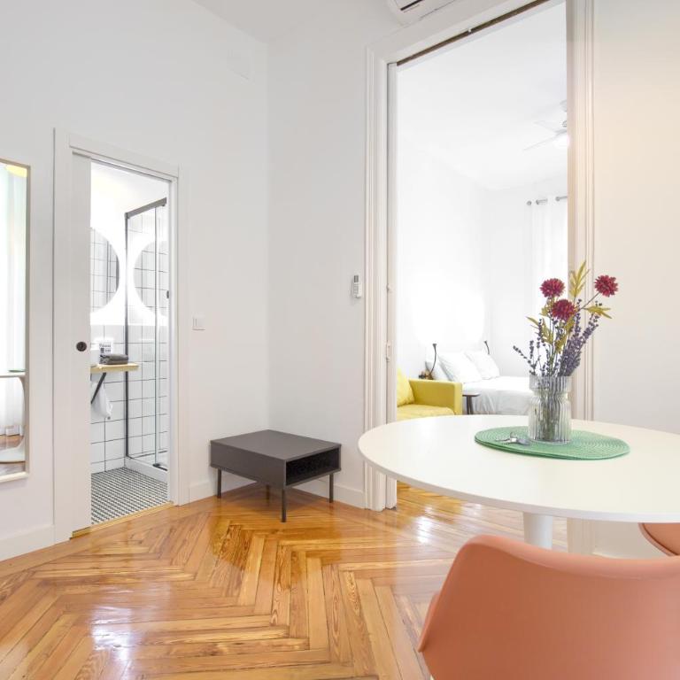 MEZZANINE ORANGE - One-Bedroom Apartment - 8
