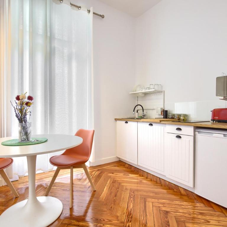 MEZZANINE ORANGE - One-Bedroom Apartment - 7