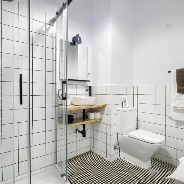 MEZZANINE ORANGE - One-Bedroom Apartment - 12