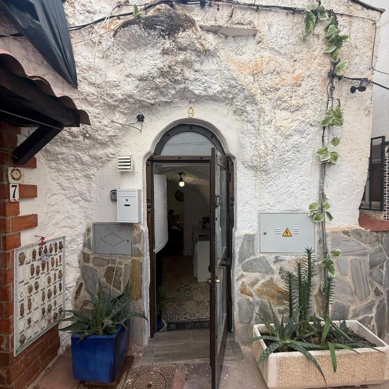 Home4u Casa Cueva Alhambra - Two-Bedroom House - 1