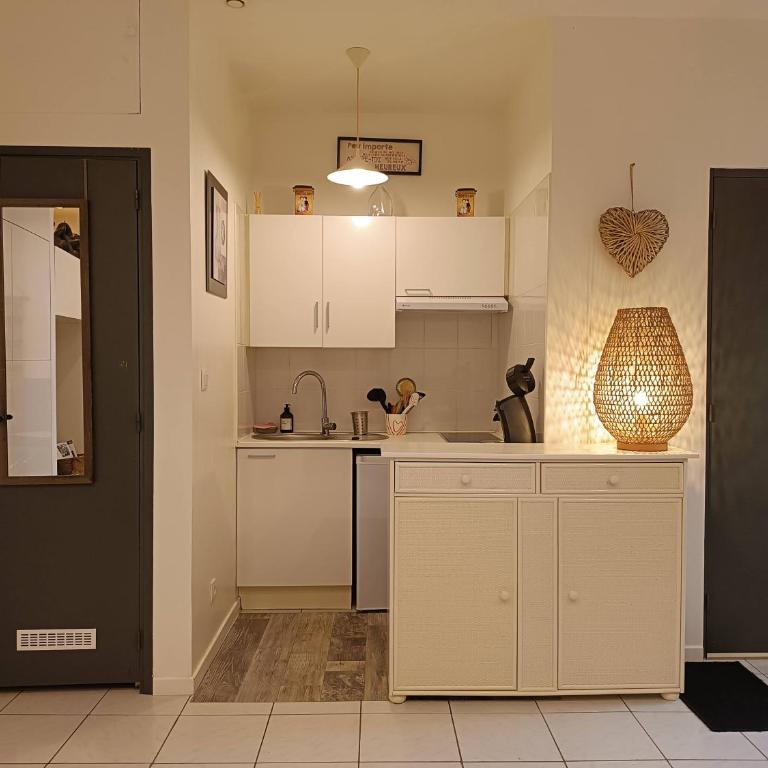 Le Colonel, Studio au Cœur du village en rez-de-chaussée d'une ancienne maison - Appartement 1 Chambre - 2