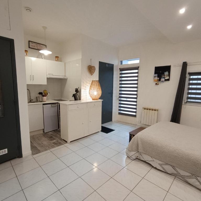 Le Colonel, Studio au Cœur du village en rez-de-chaussée d'une ancienne maison - Appartement 1 Chambre - 7