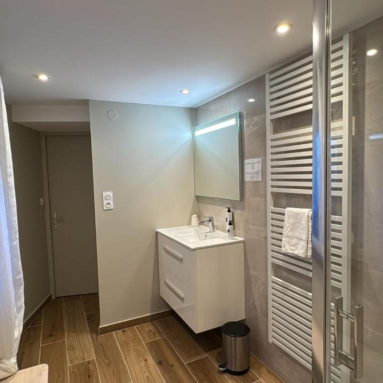 Les Maisons d'Augustine, demeure de charme de la cour Ste Catherine - Studio Supérieur en Rez-de-Jardin - 9