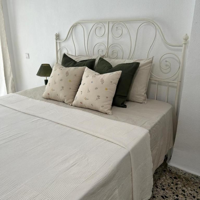 Urban Coliving Alicante - Deluxe Double Room with Balcony - 5