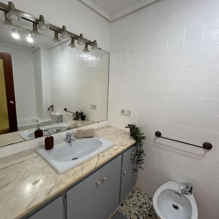 Urban Coliving Alicante - Double Room with Private Bathroom - 2